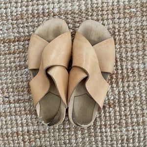 Leather wood clog sandal